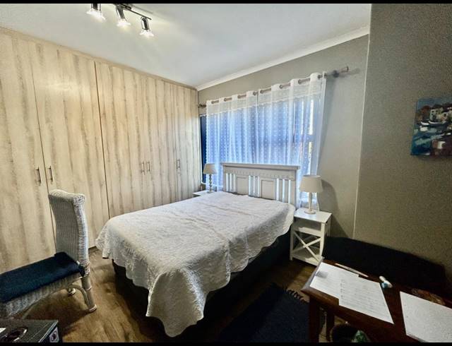 8 BEDROOM HOUSE FOR SALE IN PARADISE BEACH